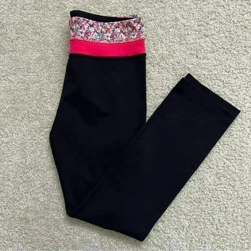 Lululemon Leggings Black & Flowers Women’s Size 8 Gym Active Yoga
